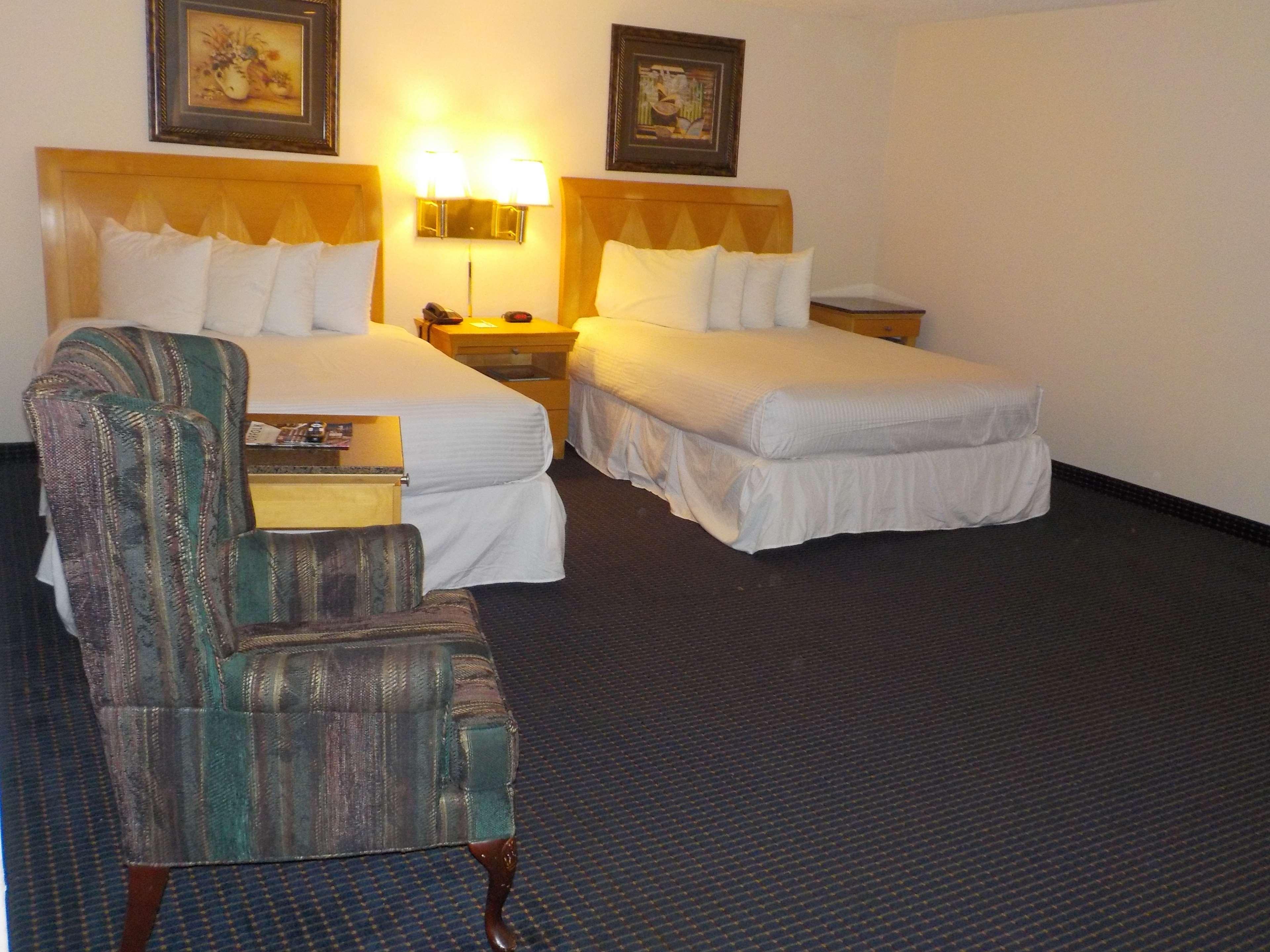 Spark By Hilton Norfolk Room photo